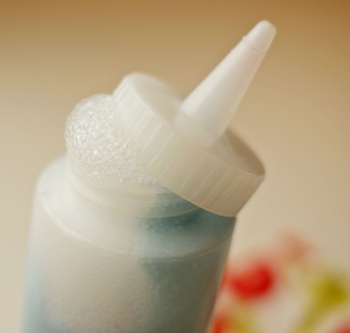 How to Clean Squeeze Bottles . . . Works for Me Wednesday Bake at 350°